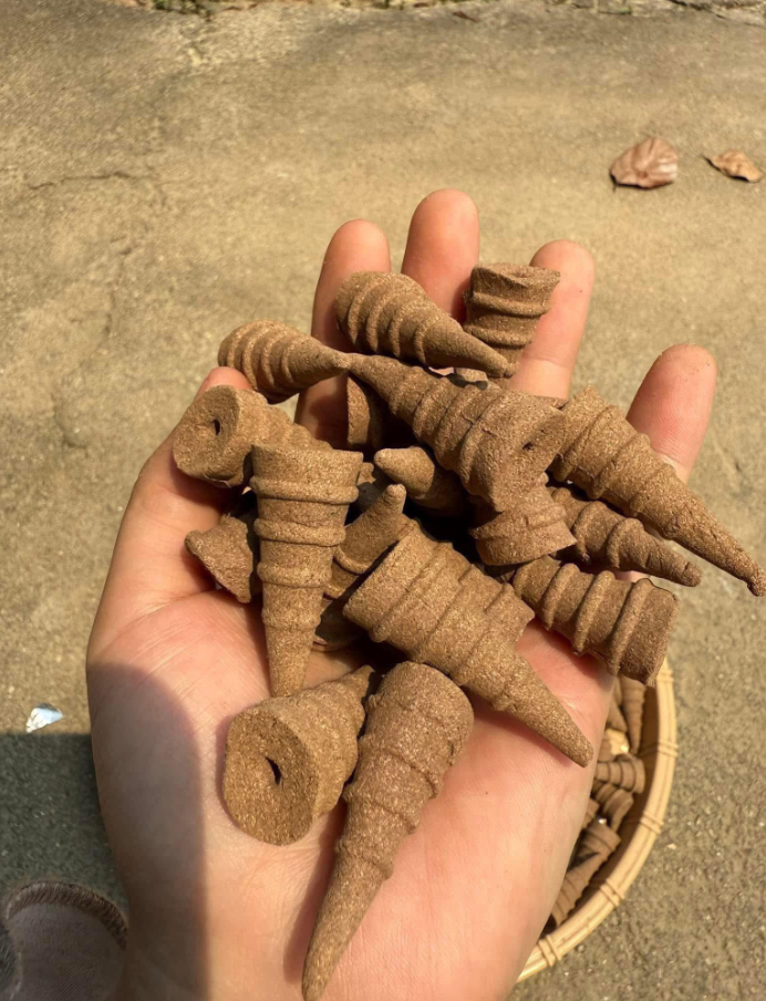 Trầm Hương Tự Nhiên Thơm Ngọt Hộp 100g 100 Nén 2.png